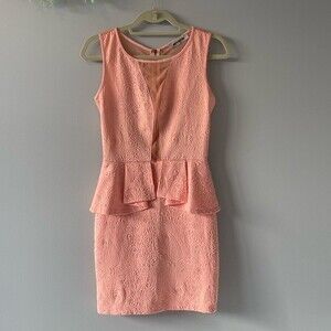🌺 15. EUC Peach Peplum Mesh Panel Embossed Bodycon Dress by Mystic Size Medium
